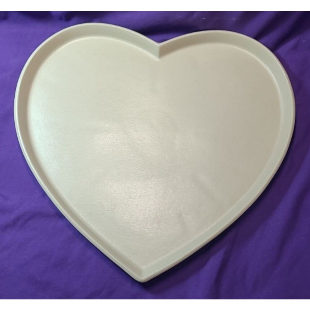 Pampered Chef ~New~ MEDIUM HEART-SHAPED BAKING STONE Retired #101443